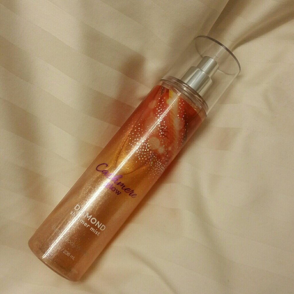 DISCONTINUED B&BW Cashmere Glow Diamond Body Mist